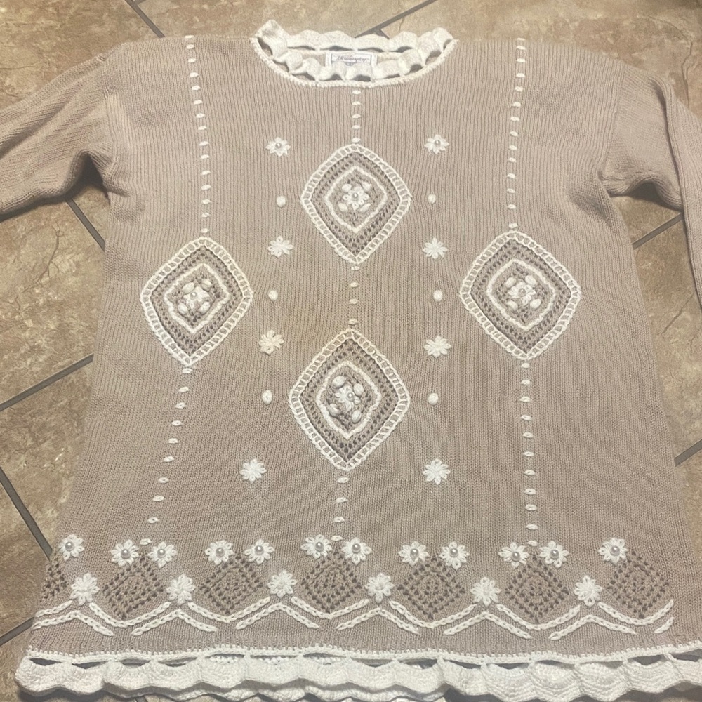 ❤️❤️❤️ HOST PICK!! Worthington Tan Sweater with White Scalloped Detailing-Large